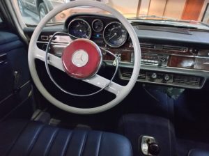 سيارة مرسيدس S250 1966