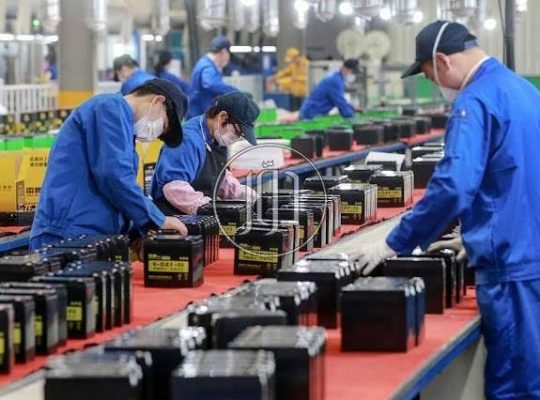 عمال إنتاج في مصانع مواد غذائية
