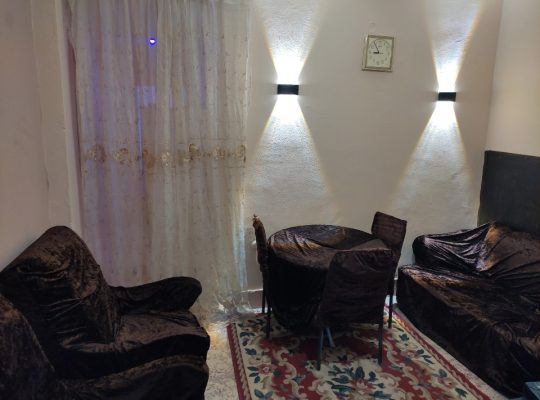 شقه مفروشه تبعد عمارتين عن مترو نادي الشمس