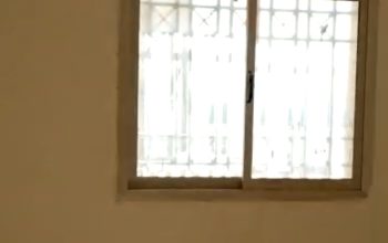 للإيجار بمدينتي شقة ثلاث غرف وحمام