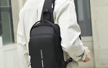 شنطة كروس عملية مزودة بمنفذ USB