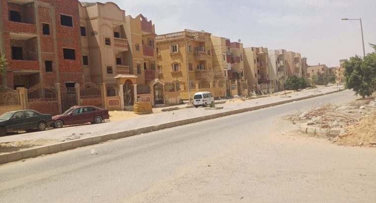 بيت للبيع بحدائق اكتوبر  قريب من الخدمات