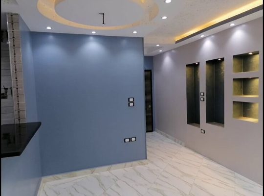 شقة سوبر لوكس تشطيب مهندس ديكور بجانب النادي