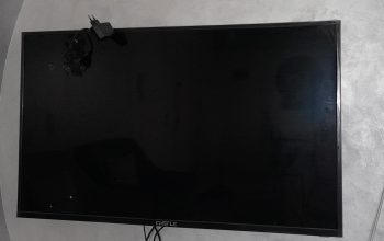 شاشة تلفزيون  LED كاسيل سمارت ٤٣ بوصة جديدة غير مستعملة بالضمان