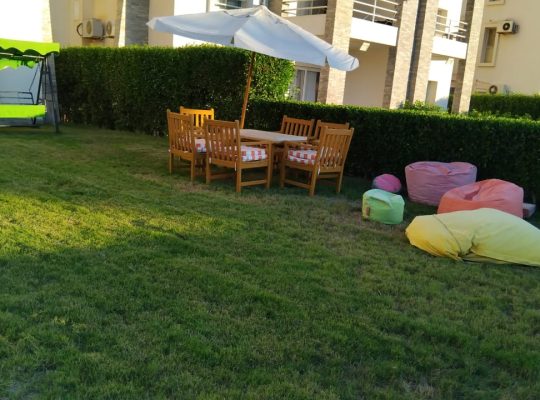 للايجار فى امواج شاليه ارضى