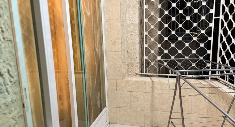 شقة مفروشة للايجار شارع الجامعة قرب سكن الاسراء