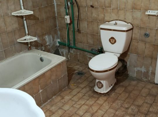 شقة فاخرة للإيجار في أرقى مواقع عمارات أيوب بجوار سفارة الإمارات