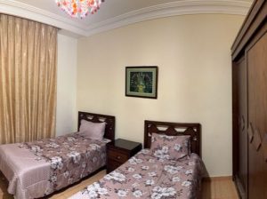 شقة مفروشة للايجار شارع الجامعة قرب سكن الاسراء