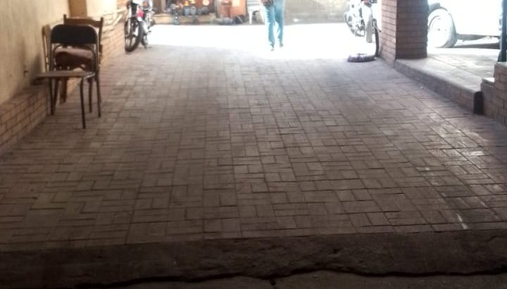 جراج للبيع – مساحة 650 متر – موقع مميز بالمنش