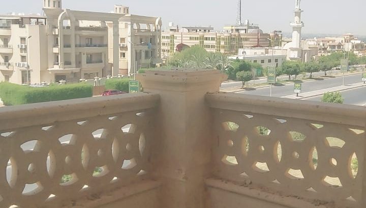 شقة 200 متر بموقع مميز في الحي السابع بالعبور