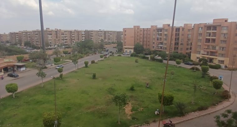 شقه للبيع كمبوند الفردوس امام دريم لاند ٨٦ م