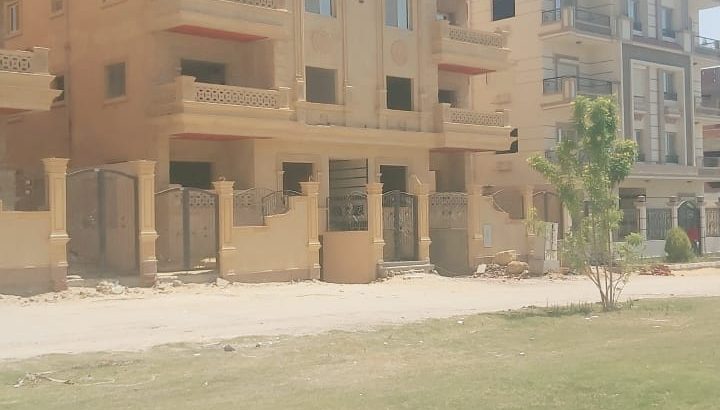 شقة 200 متر بموقع مميز في الحي السابع بالعبور