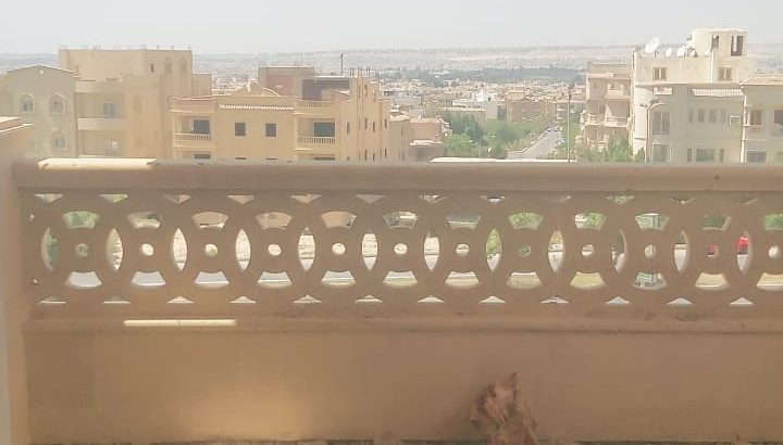 شقة 200 متر بموقع مميز في الحي السابع بالعبور
