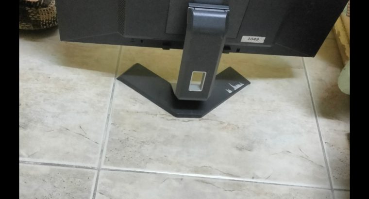 شاشه كمبيوتر ديل