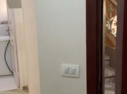 شقه للايجار بعائلي ٣