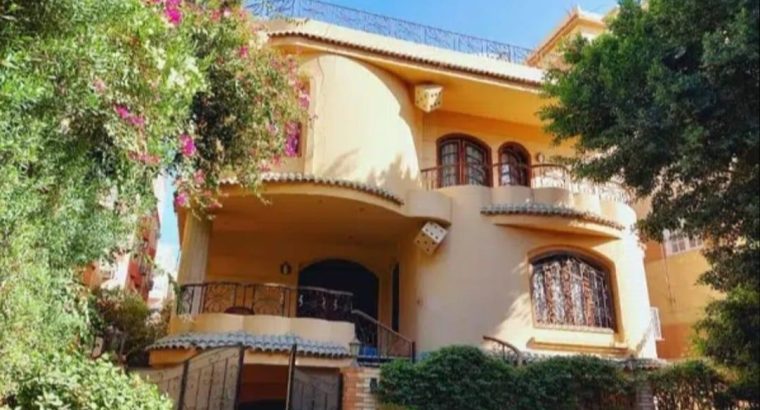 فيلا مستقله مميزه للبيع في ٦اكتوبر الحي الاول