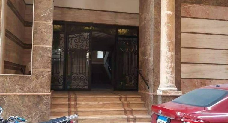 شقه للبيع موقع ممتاز جدا عند كوبرى استانلى