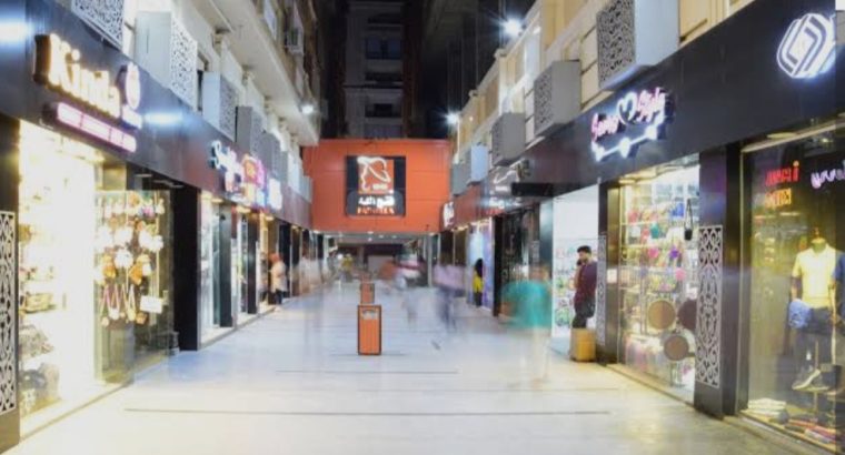 شقة للبيع بكومباوند حدائق اللوتس شارع الهيلتو