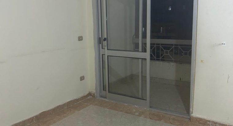 شقه للايجار بكمبوند الفردوس امام دريم لاند ٩٢