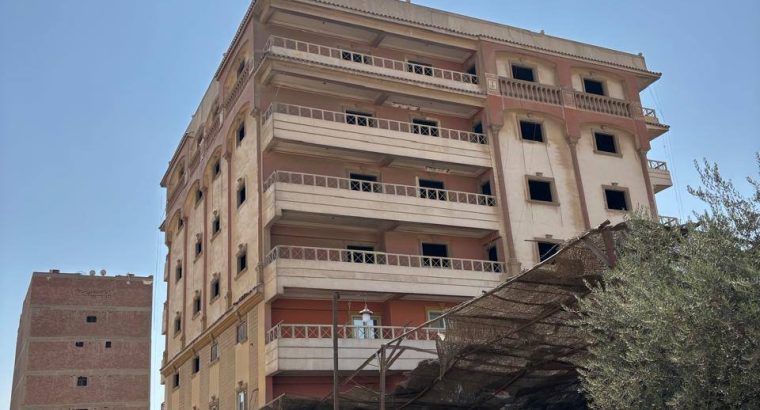 عمارة علي طريق الاتوستراد للبيع