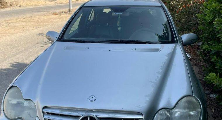 سيارة مرسيدس C180للبيع موديل 2004