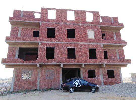 عمارة سكنية علي الشارع الرئيسي موقع مميز