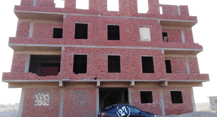 عمارة سكنية علي الشارع الرئيسي موقع مميز
