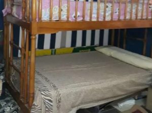 سرير بدورين خشب زان للبيع بمدينة ١٥ مايو