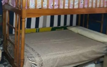 سرير بدورين خشب زان للبيع بمدينة ١٥ مايو