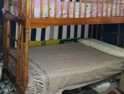 سرير بدورين خشب زان للبيع بمدينة ١٥ مايو