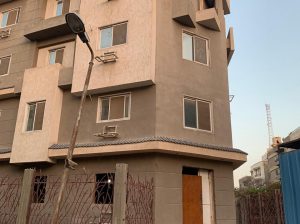 عقار كامل للبيع بدروم و ارضي و ثلاث ادوار