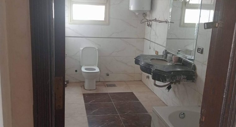 ڤيلا للبيع في التجمع الخامس مساحة ٥٠٠ متر