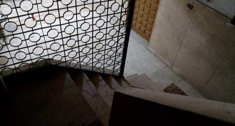 عماره كامله للبيع ـ ١١ شقه +جراج + محل تجاري
