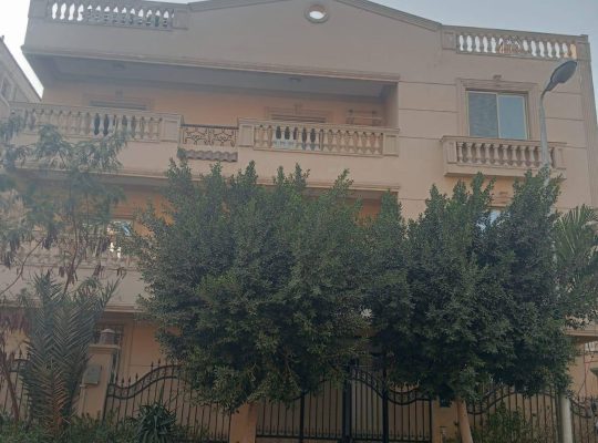 ڤيلا للبيع في التجمع الخامس مساحة ٥٠٠ متر