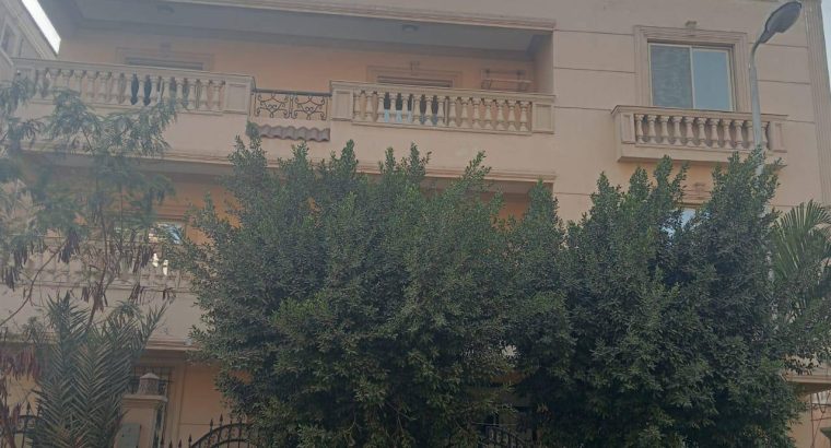 ڤيلا للبيع في التجمع الخامس مساحة ٥٠٠ متر