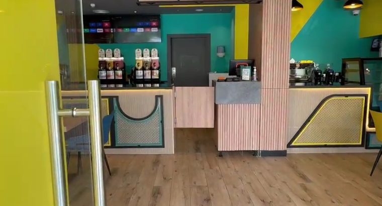 مطعم مجهز بالكامل للبيع مساحة 90 متر