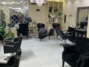 صالون نسائي مجهز للبيع بسعر مغري 85kعالكورنيش