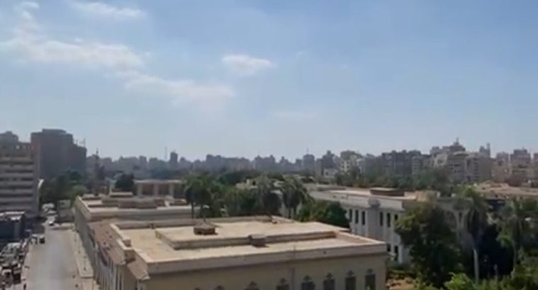 شقة للبيع بالدقي امام المتحف الزراعي مباشرا