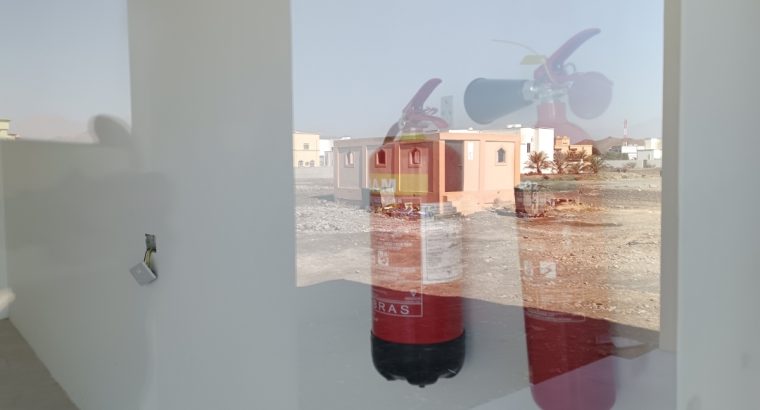 محلات تجارية واسعة للإيجار في لزغ ٣
