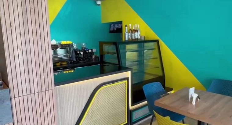 مطعم مجهز بالكامل للبيع مساحة 90 متر