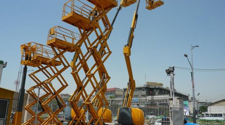 سقالات كهربائيه للايجار رافعة مقصيه للايجار