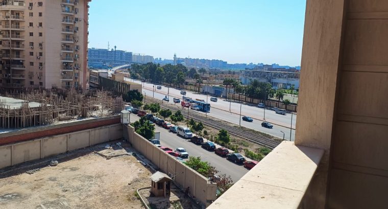 شقة لقطة للبيع سموحة / شارع٢٠ / بجوار اكبر مول