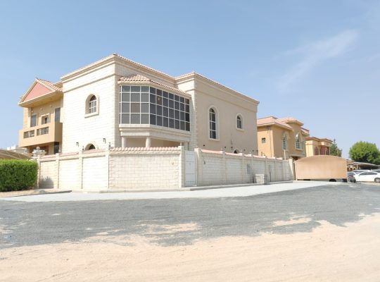 فيلا راقية للايجار في المويهات 3