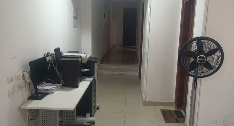 شقة للايجار سكني او اداري بالنرجس ٤ التجمع