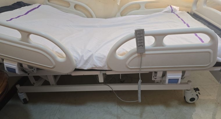 سرير طبي كهربائيّ وجهاز اكسوجين المنزلي