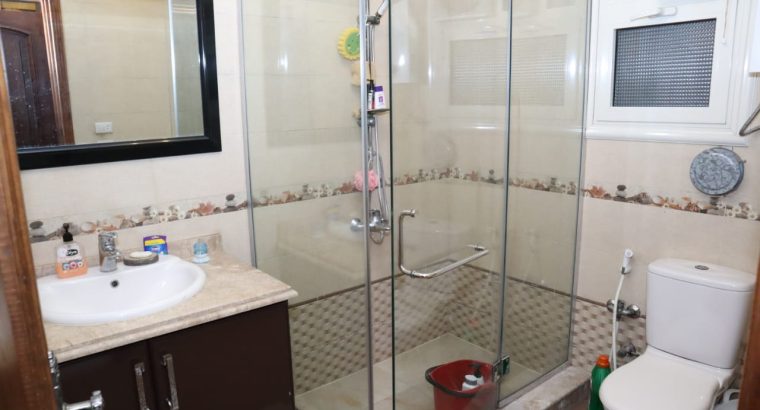 شقة لقطة للبيع سموحة / شارع٢٠ / بجوار اكبر مول