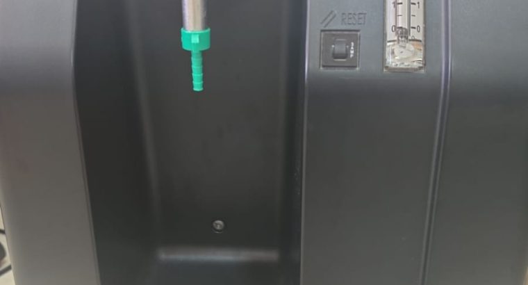 سرير طبي كهربائيّ وجهاز اكسوجين المنزلي