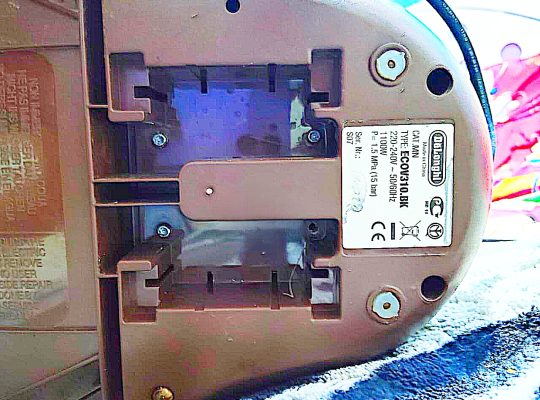 جهاز ديلونجي ECOV310.BK هو ماكينة قهوة إسبريس