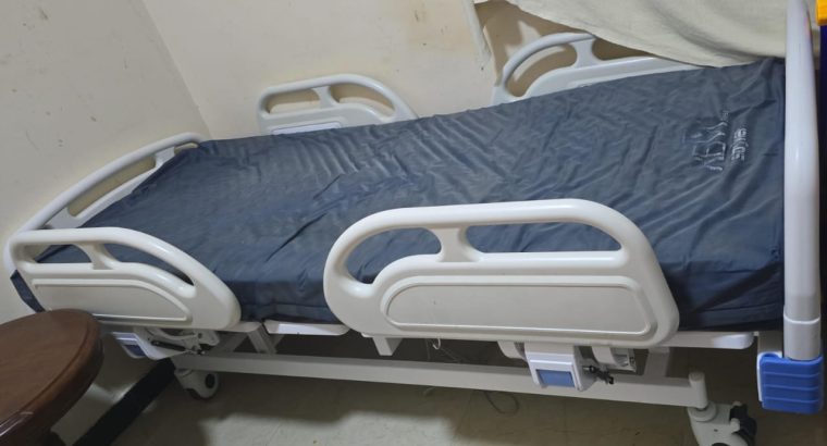 سرير طبي كهربائيّ وجهاز اكسوجين المنزلي