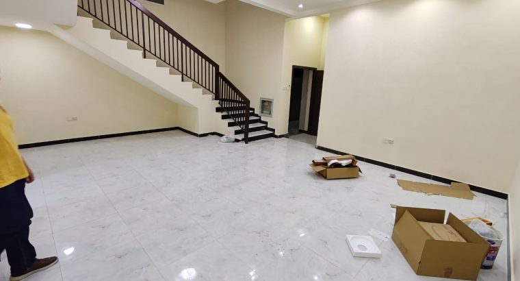 فيلا راقية للايجار في المويهات 3